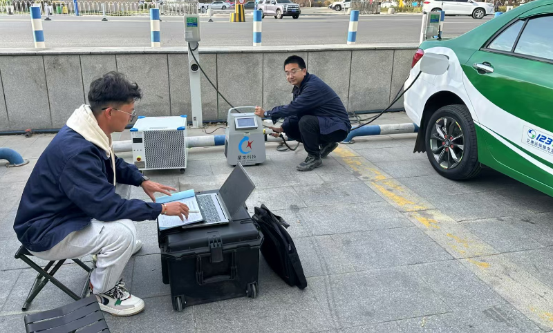新疆巴州检验检测中心计量检定所推进新能源汽车充电桩强制检定(图1)
