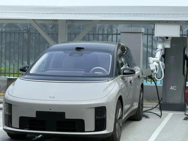 滨湖企业携手理想汽车发布全球首款“充电机器人”！(图3)